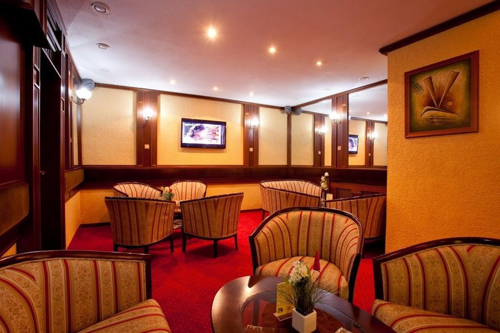 Grand Boutique With Privat Wellnes (adults Only) Hotel Piest'any